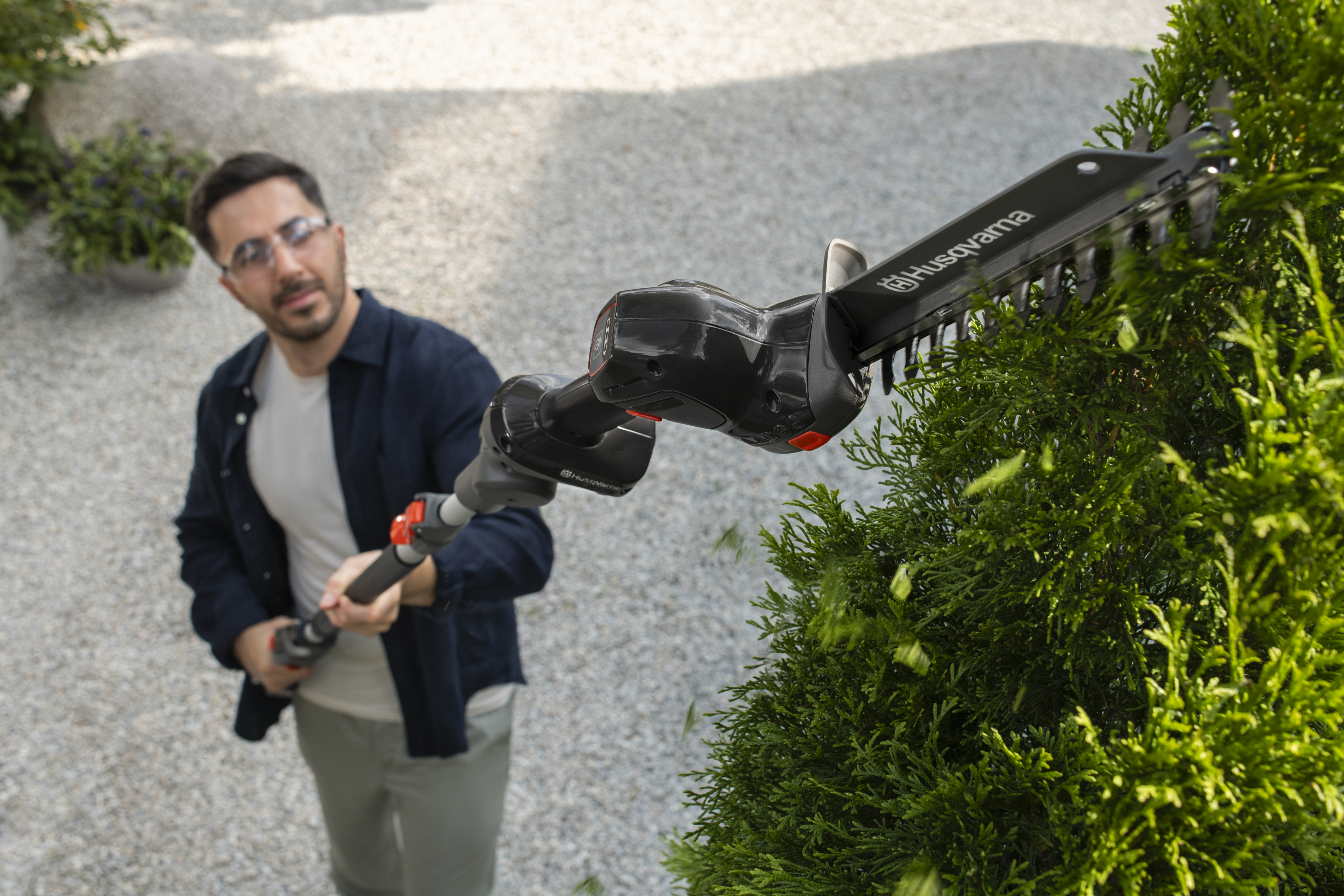 Aspire™ Shrub Shear 18V + Pole with battery and charger image 5